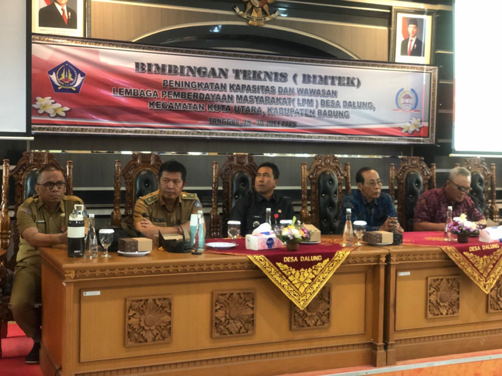 Pembukaan Bimtek Peningkatan Kapasitas dan Wawasan LPM Desa Dalung